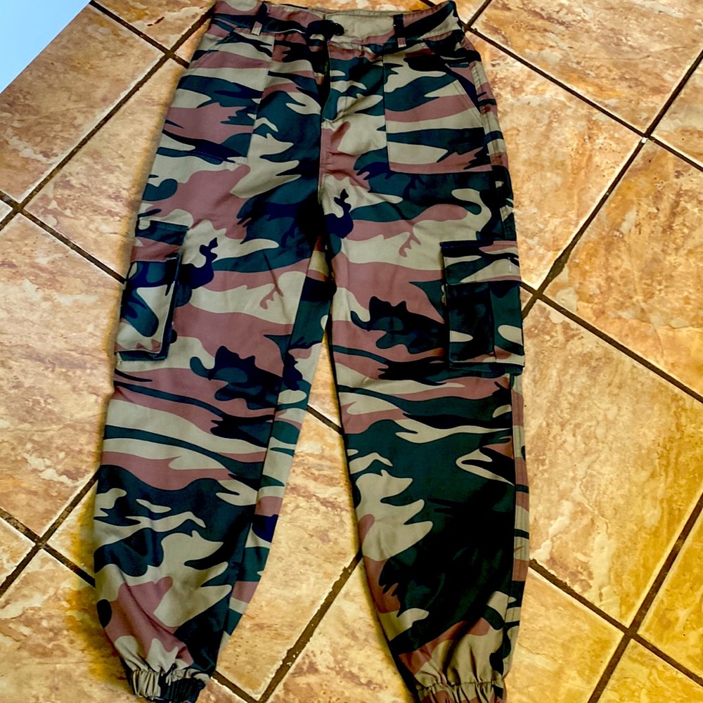 Chicme NWOT never worn camo dress pants.